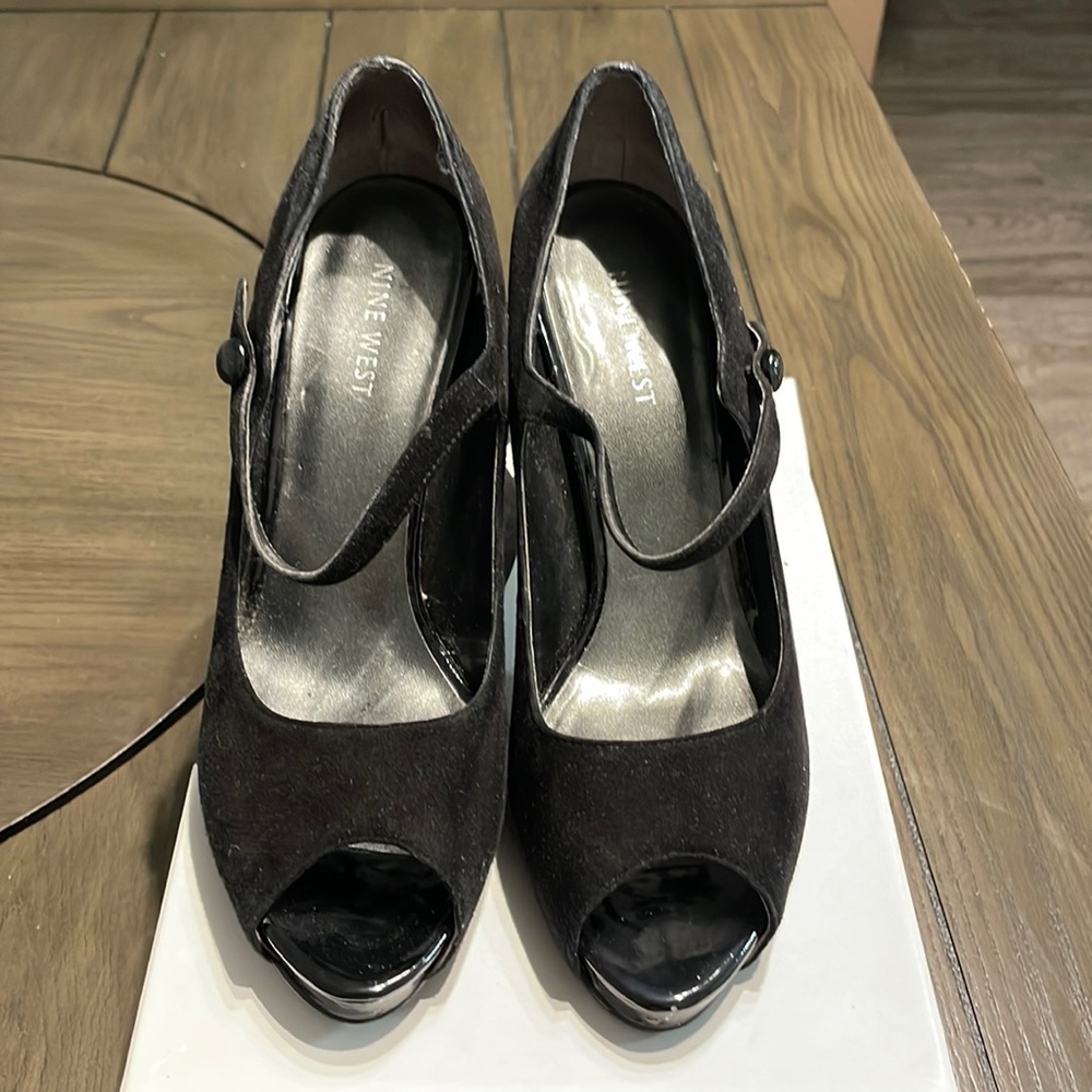 Nine West Mary Jane heels
